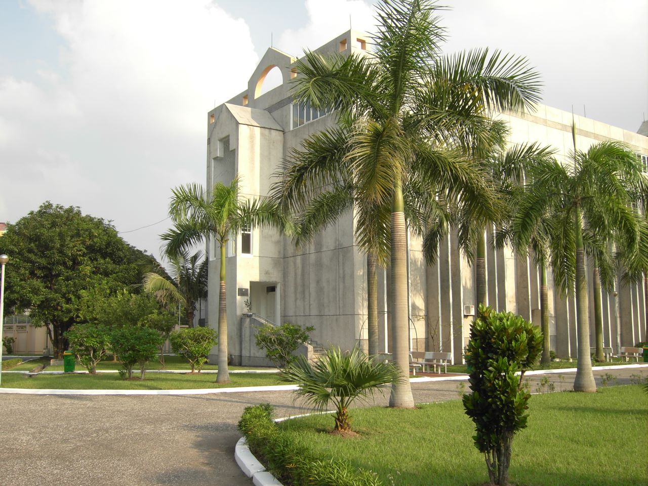 Школа при посольстве россии в португалии самые дорогие районы майами